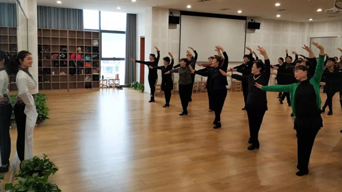 汇邻湾市民大学教室进行除甲醛