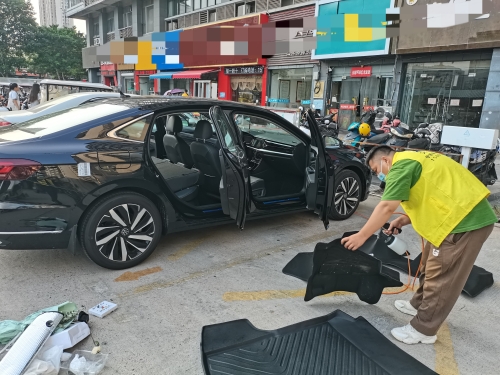 宿迁车主新买车来徐玩，熏得除甲醛后返程